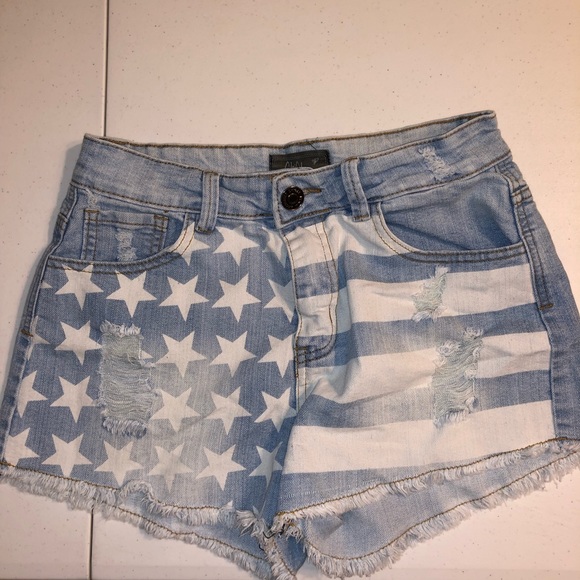 chiqle Pants - CHIQLE DENIM SHORTS SIZE 6 women’s